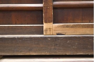 和製アンティーク　前面ヒノキ材・一部ケヤキ材　丁寧な作り込みが魅力的な四尺水屋箪笥(重ね箪笥、収納棚、戸棚、食器棚)(R-050538)