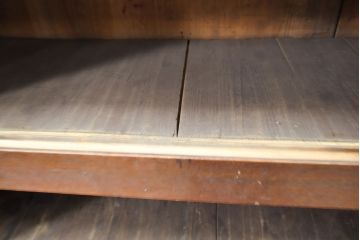 和製アンティーク　前面ヒノキ材・一部ケヤキ材　丁寧な作り込みが魅力的な水屋箪笥・上段(収納棚、戸棚、食器棚)(R-050539)