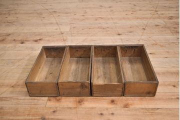 和製アンティーク　前面ヒノキ材・一部ケヤキ材　丁寧な作り込みが魅力的な水屋箪笥・上段(収納棚、戸棚、食器棚)(R-050539)