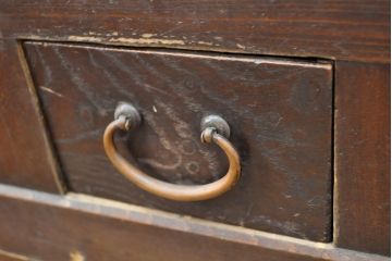 和製アンティーク　前面ヒノキ材・一部ケヤキ材　丁寧な作り込みが魅力的な水屋箪笥・上段(収納棚、戸棚、食器棚)(R-050539)