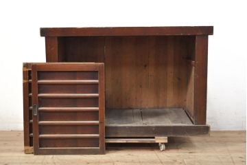 【簡易リペア限定品】和製アンティーク　前面ヒノキ材・一部ケヤキ材　丁寧な作り込みが魅力的な水屋箪笥・下段(収納棚、戸棚、食器棚)(R-050540)