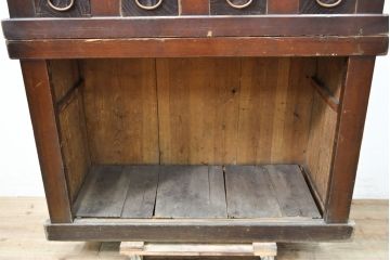 和製アンティーク　前面ヒノキ材・一部ケヤキ材　丁寧な作り込みが魅力的な水屋箪笥・下段(収納棚、戸棚、食器棚)(R-050540)
