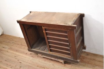 和製アンティーク　前面ヒノキ材・一部ケヤキ材　丁寧な作り込みが魅力的な水屋箪笥・下段(収納棚、戸棚、食器棚)(R-050540)