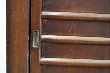 和製アンティーク　前面ヒノキ材・一部ケヤキ材　丁寧な作り込みが魅力的な水屋箪笥・下段(収納棚、戸棚、食器棚)(R-050540)