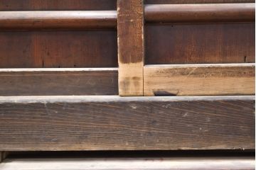 和製アンティーク　前面ヒノキ材・一部ケヤキ材　丁寧な作り込みが魅力的な水屋箪笥・下段(収納棚、戸棚、食器棚)(R-050540)