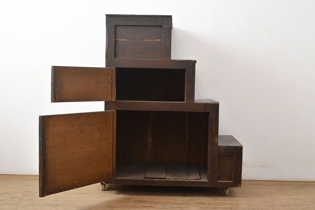 和製アンティーク　明治期　ヒノキ材　深みのある色合いが魅力の階段箪笥(時代箪笥、収納
棚)(R-050542)