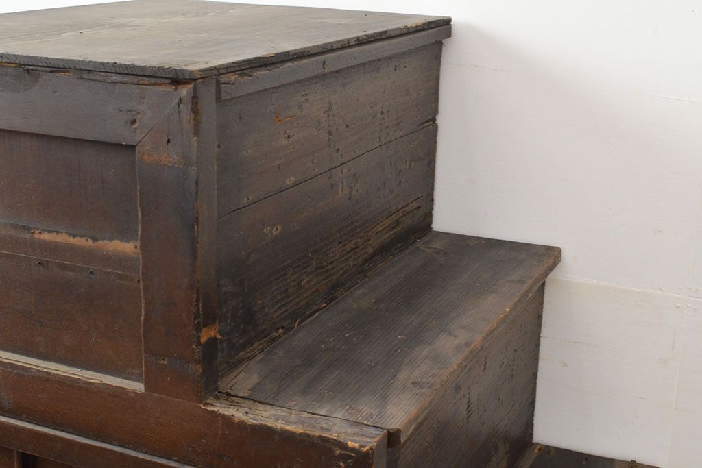 和製アンティーク　明治期　ヒノキ材　深みのある色合いが魅力の階段箪笥(時代箪笥、収納
棚)(R-050542)