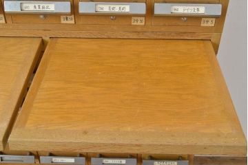 【簡易リペア限定品】和製ビンテージ　昭和レトロ　KIHARA　お洒落な小物収納が叶うナラ材製ネームプレート付きカードケース(引き出し、チェスト、ヴィンテージ、図書館、図書室)(R-050543)