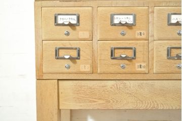 【簡易リペア限定品】レトロ家具　昭和レトロ　KIHARA　引き出し40杯!店舗什器におすすめのナラ材製ネームプレート付きカードケース(引き出し、チェスト、図書館、図書室)(R-050544)
