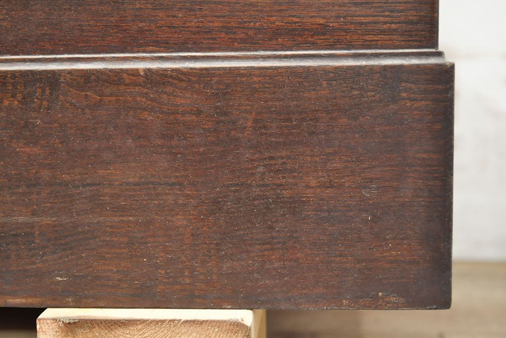 和製アンティーク　経年を感じる木の風合いと深みのある色合いが味わい深いガラスケース(ショーケース、陳列棚、飾り棚、店舗什器、収納棚)(R-050545)