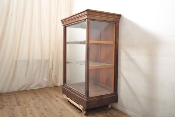 和製アンティーク　経年を感じる木の風合いと深みのある色合いが味わい深いガラスケース(ショーケース、陳列棚、飾り棚、店舗什器、収納棚)(R-050545)