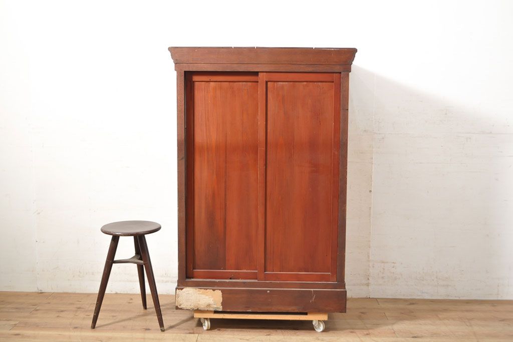 和製アンティーク　経年を感じる木の風合いと深みのある色合いが味わい深いガラスケース(ショーケース、陳列棚、飾り棚、店舗什器、収納棚)(R-050545)