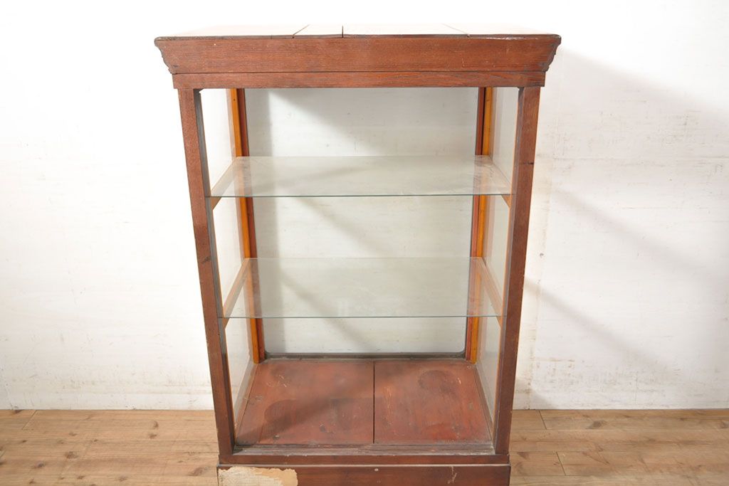 和製アンティーク　経年を感じる木の風合いと深みのある色合いが味わい深いガラスケース(ショーケース、陳列棚、飾り棚、店舗什器、収納棚)(R-050545)