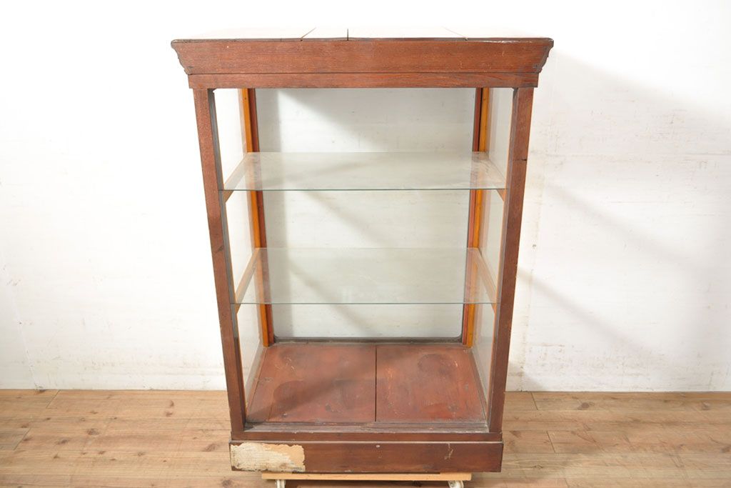和製アンティーク　経年を感じる木の風合いと深みのある色合いが味わい深いガラスケース(ショーケース、陳列棚、飾り棚、店舗什器、収納棚)(R-050545)