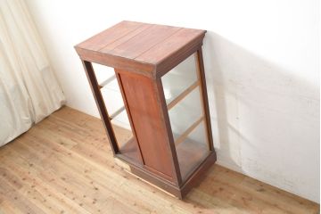 和製アンティーク　経年を感じる木の風合いと深みのある色合いが味わい深いガラスケース(ショーケース、陳列棚、飾り棚、店舗什器、収納棚)(R-050545)