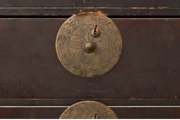 和製アンティーク　前面栗材　長い年月を経て味わいを増した米沢箪笥(重ね箪笥、収納たんす、時代箪笥、整理タンス、引き出し)(R-050550)