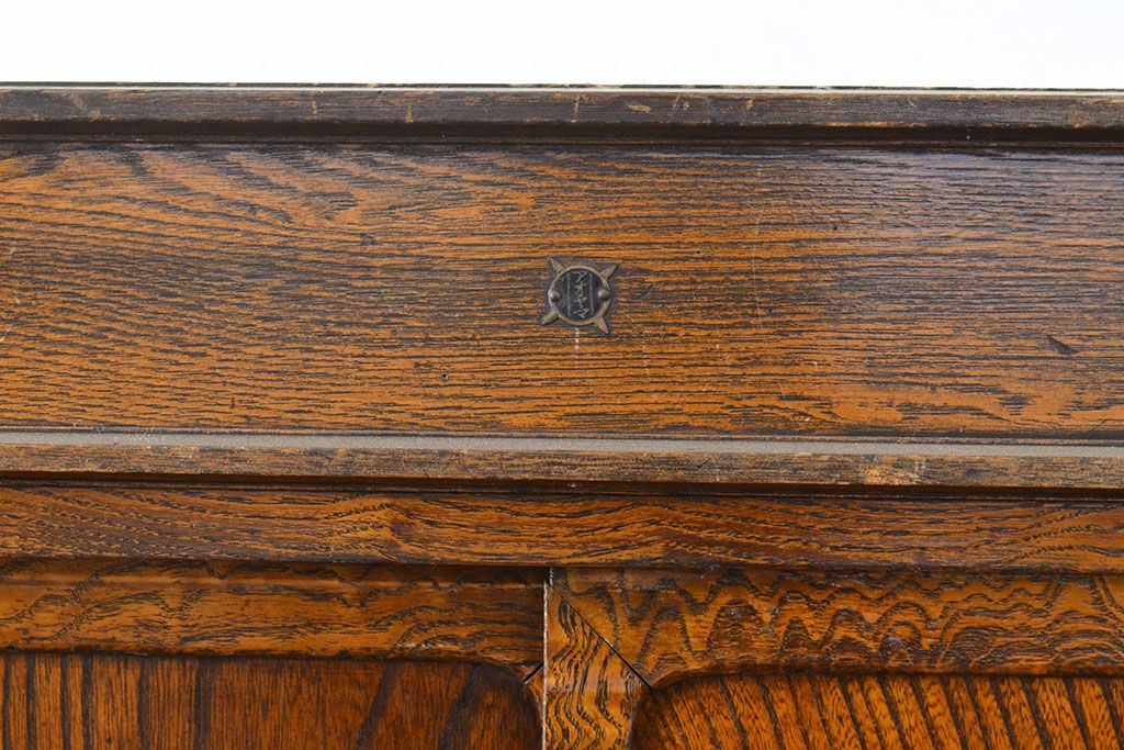 和製アンティーク　タモ材・ケヤキ材　衣装盆付き　木製の引手などの凝ったつくりが魅力!レトロな雰囲気を醸しだす二段重ね和箪笥(和タンス、収納箪笥、時代箪笥、衣装箪笥、着物箪笥)(R-050553)