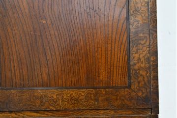 和製アンティーク　タモ材・ケヤキ材　衣装盆付き　木製の引手などの凝ったつくりが魅力!レトロな雰囲気を醸しだす二段重ね和箪笥(和タンス、収納箪笥、時代箪笥、衣装箪笥、着物箪笥)(R-050553)