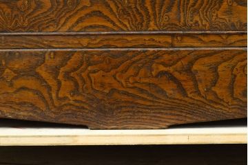 和製アンティーク　タモ材・ケヤキ材　衣装盆付き　木製の引手などの凝ったつくりが魅力!レトロな雰囲気を醸しだす二段重ね和箪笥(和タンス、収納箪笥、時代箪笥、衣装箪笥、着物箪笥)(R-050553)