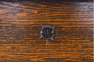 和製アンティーク　タモ材・ケヤキ材　衣装盆付き　木製の引手などの凝ったつくりが魅力!レトロな雰囲気を醸しだす二段重ね和箪笥(和タンス、収納箪笥、時代箪笥、衣装箪笥、着物箪笥)(R-050553)