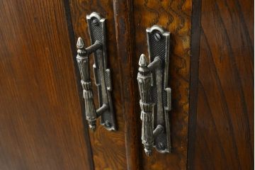 和製アンティーク　タモ材・ケヤキ材　衣装盆付き　木製の引手などの凝ったつくりが魅力!レトロな雰囲気を醸しだす二段重ね和箪笥(和タンス、収納箪笥、時代箪笥、衣装箪笥、着物箪笥)(R-050553)