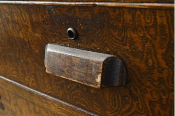 和製アンティーク　タモ材・ケヤキ材　衣装盆付き　木製の引手などの凝ったつくりが魅力!レトロな雰囲気を醸しだす二段重ね和箪笥(和タンス、収納箪笥、時代箪笥、衣装箪笥、着物箪笥)(R-050553)