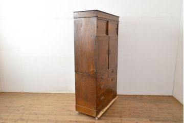 和製アンティーク　タモ材・ケヤキ材　衣装盆付き　木製の引手などの凝ったつくりが魅力!レトロな雰囲気を醸しだす二段重ね和箪笥(和タンス、収納箪笥、時代箪笥、衣装箪笥、着物箪笥)(R-050553)