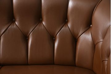 ヴィンテージ家具　デンマークビンテージ　本革　クラシカルな佇まいが魅力の3人掛けソファ(3Pソファ、三人掛けソファ)(R-050554)