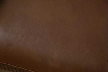 ヴィンテージ家具　デンマークビンテージ　本革　クラシカルな佇まいが魅力の3人掛けソファ(3Pソファ、三人掛けソファ)(R-050554)