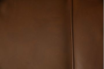 ヴィンテージ家具　デンマークビンテージ　本革　クラシカルな佇まいが魅力の3人掛けソファ(3Pソファ、三人掛けソファ)(R-050554)