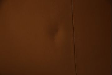 ヴィンテージ家具　デンマークビンテージ　本革　クラシカルな佇まいが魅力の3人掛けソファ(3Pソファ、三人掛けソファ)(R-050554)