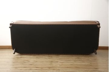 ヴィンテージ家具　デンマークビンテージ　本革　クラシカルな佇まいが魅力の3人掛けソファ(3Pソファ、三人掛けソファ)(R-050554)