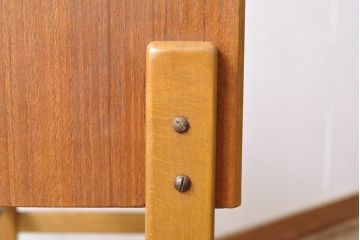 ビンテージ家具　北欧ヴィンテージ　チーク材　フタ付きが珍しく機能的なデスク(机、在宅ワーク、在宅用サイドテーブル)(R-050555)