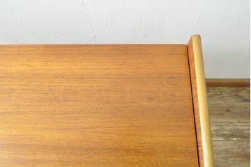 ビンテージ家具　北欧ヴィンテージ　チーク材　フタ付きが珍しく機能的なデスク(机、在宅ワーク、在宅用サイドテーブル)(R-050555)