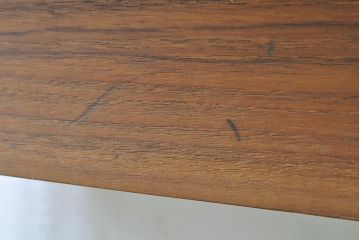 ビンテージ家具　北欧ヴィンテージ　チーク材　フタ付きが珍しく機能的なデスク(机、在宅ワーク、在宅用サイドテーブル)(R-050555)