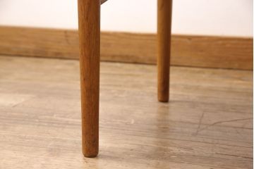 ヴィンテージ家具　北欧ビンテージ　棚板付きが便利!天板と棚板のデザインがリンクしているおしゃれな横長テーブル(リビングテーブル、センターテーブル、ローテーブル)(R-050556)