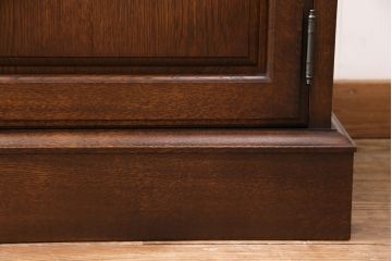 ヴィンテージ家具　インテリアえぞ(EZO)製　えぞ民芸　ナラ材　扉の凝ったつくりが魅力的な上手物のカップボード(食器棚、収納棚、キャビネット、陳列棚、ビンテージ)(R-050574)