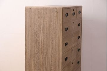 中古　国産　透かしの引手金具が魅力!上品な佇まいの総桐箪笥(整理タンス、小抽タンス、衣装箪笥、桐たんす)(R-050575)