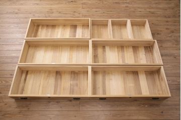 中古　国産　透かしの引手金具が魅力!上品な佇まいの総桐箪笥(整理タンス、小抽タンス、衣装箪笥、桐たんす)(R-050575)