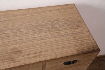 中古　国産　透かしの引手金具が魅力!上品な佇まいの総桐箪笥(整理タンス、小抽タンス、衣装箪笥、桐たんす)(R-050575)