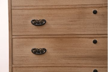 中古　国産　透かしの引手金具が魅力!上品な佇まいの総桐箪笥(整理タンス、小抽タンス、衣装箪笥、桐たんす)(R-050575)