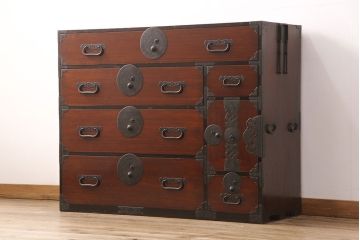 アンティーク家具　明治大正期　桐材　上手物!漆塗りの綺麗な最上箪笥(和タンス、衣装箪笥、収納タンス、桐箪笥、桐たんす)(R-050576)