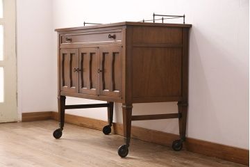 中古　アメリカ製　DREXEL HERITAGE(ドレクセルヘリテイジ)　Triune(トライユン)　キャスター付きサービス台(サーバー、キャビネット、作業台、収納棚)(R-050578)