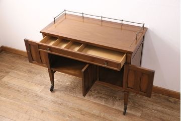 中古　アメリカ製　DREXEL HERITAGE(ドレクセルヘリテイジ)　Triune(トライユン)　キャスター付きサービス台(サーバー、キャビネット、作業台、収納棚)(R-050578)