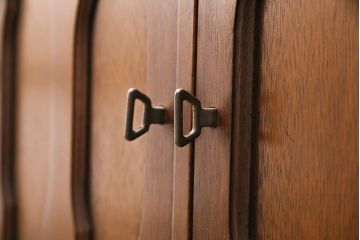 中古　アメリカ製　DREXEL HERITAGE(ドレクセルヘリテイジ)　Triune(トライユン)　キャスター付きサービス台(サーバー、キャビネット、作業台、収納棚)(R-050578)