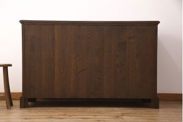 中古　高級　イギリス輸入家具　Royal antique collection(ロイヤル・アンティーク・コレクション)　オーク材　扉や引き出しの凝ったつくりが魅力!重厚感のあるアンティーク調サイドボード(サイドキャビネット、収納棚)(R-050579)