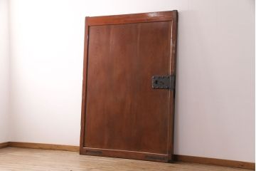 アンティーク建具　明治大正期　総ケヤキ材　赤みがかった色合いが魅力の蔵戸(玄関戸、引き戸、建具)(R-050580)