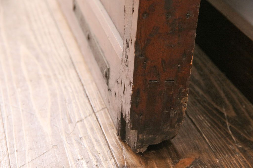 アンティーク建具　明治大正期　総ケヤキ材　赤みがかった色合いが魅力の蔵戸(玄関戸、引き戸、建具)(R-050580)
