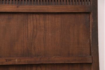 アンティーク建具　明治大正期　総ケヤキ材　細やかな意匠が施された立派な金具が目を引く格子蔵戸(玄関戸、引き戸、建具)(R-050581)