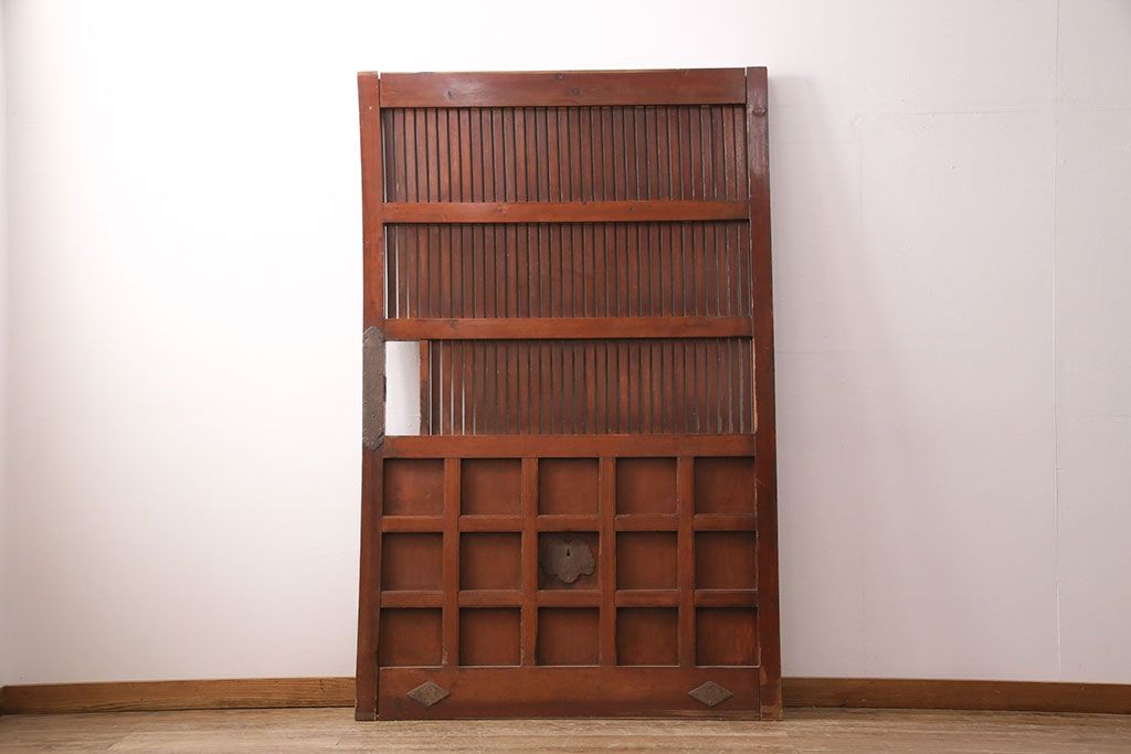 アンティーク建具　明治大正期　枡格子が重厚な雰囲気を醸しだす格子蔵戸1枚　(R-050583)